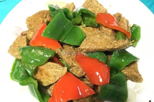 青椒炒臭豆腐的做法图解7