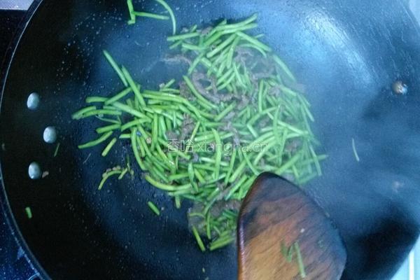 芦蒿炒牛肉丝的做法图解4
