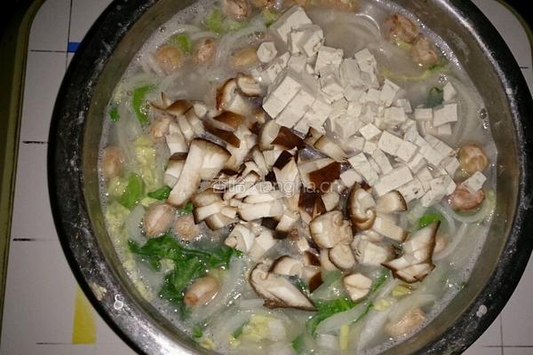 海鲜鱼椒菜米粉蛋糕的做法图解2