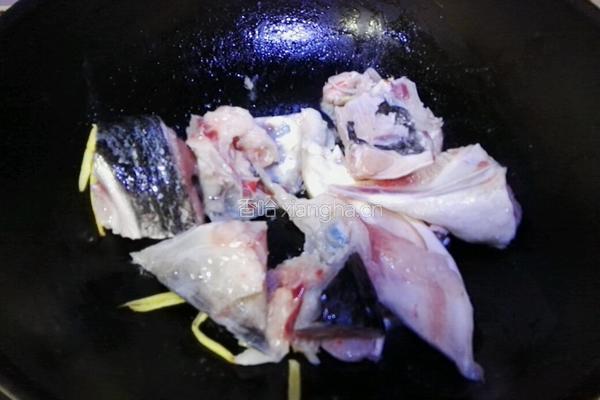 白菜鱼头汤的做法图解5