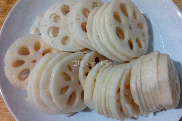 凉拌藕片的做法图解1