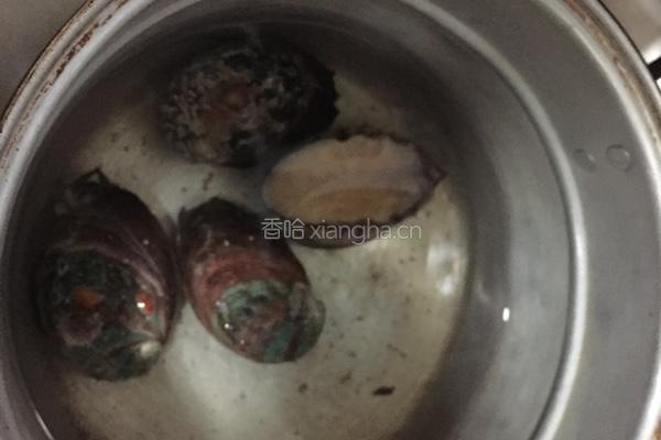 清蒸小鲍的做法图解1