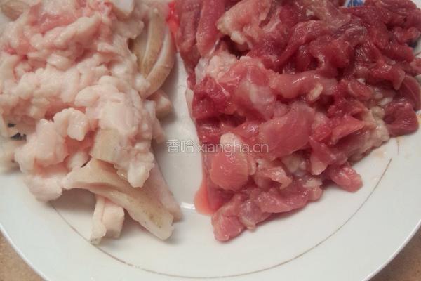 青椒炒肉的做法图解1