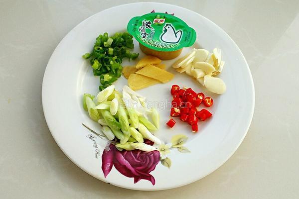 香菇烧豆腐的做法图解2