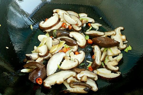 香菇烧豆腐的做法图解6