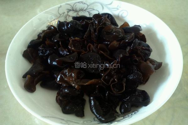 蚝油杏鲍菇炒木耳的做法图解2