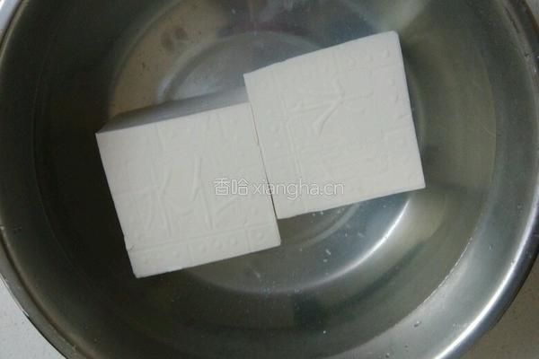 蒸豆腐酿肉的做法图解1