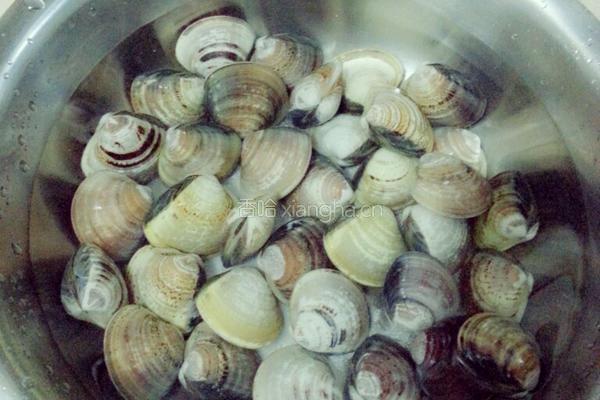 蒜蓉粉丝金针菇蛤蜊的做法图解1
