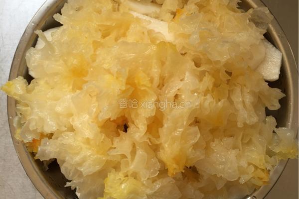 冰糖蒸山药银耳红枣的做法图解3