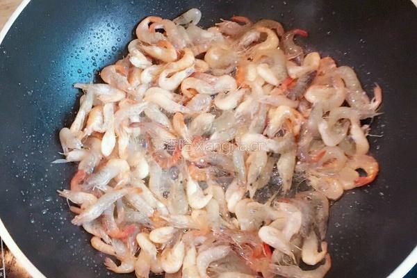 菜心炒河虾的做法图解3