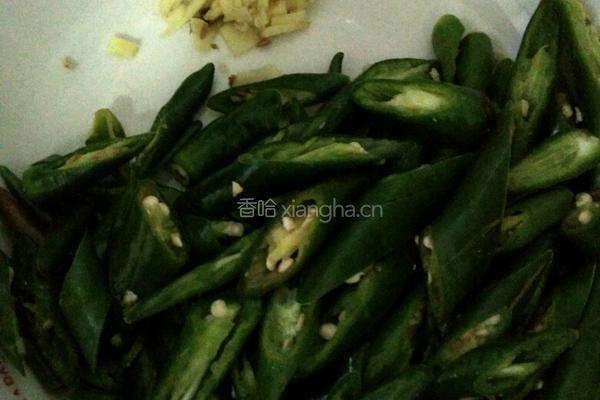 尖椒版孜然鱿鱼的做法图解2