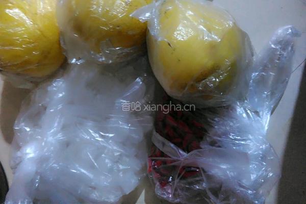 止咳滋补银耳汤的做法图解1