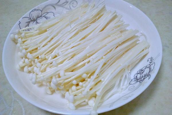 剁椒蒸金针菇的做法图解1
