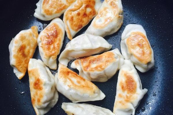 香煎饺子的做法图解4