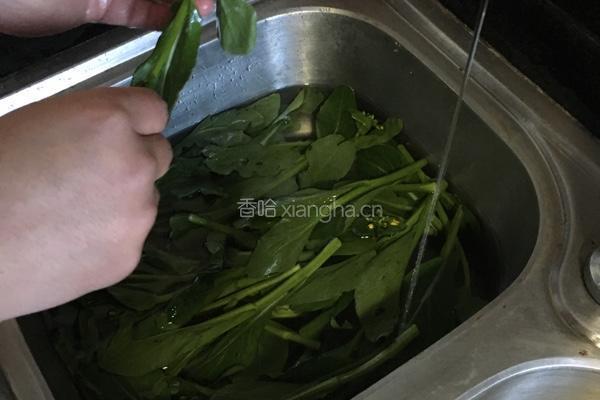 蒜蓉炒菜心的做法图解1