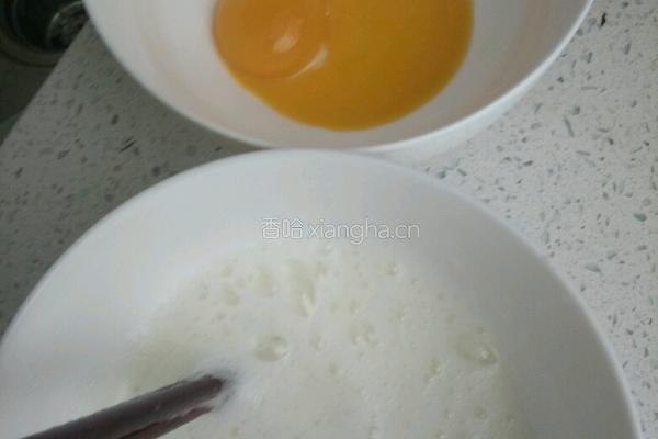 电饭煲蛋糕的做法图解1