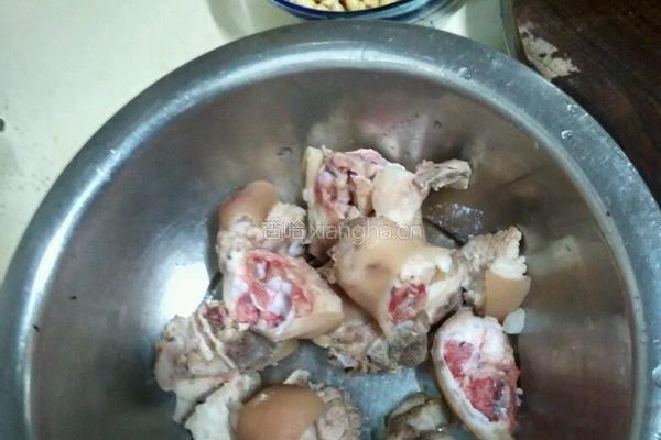 黄豆猪蹄的做法图解1