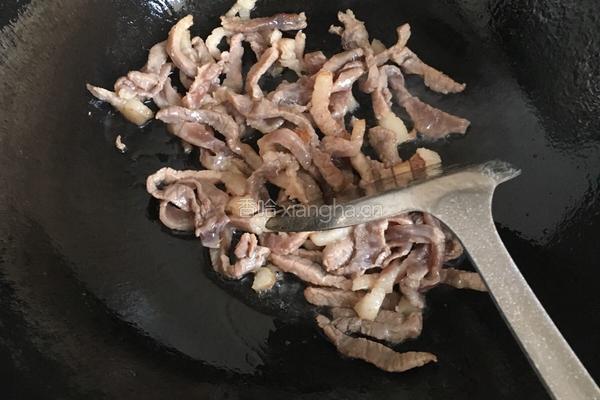 葱香肉丝春卷的做法图解3