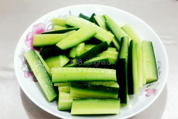 素炒黄瓜的做法图解1