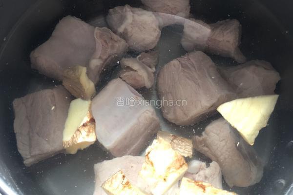 蔬菜排骨汤面的做法图解2