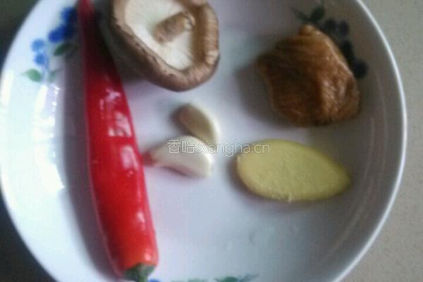 电饭锅蒸辣椒肠粉的做法图解3
