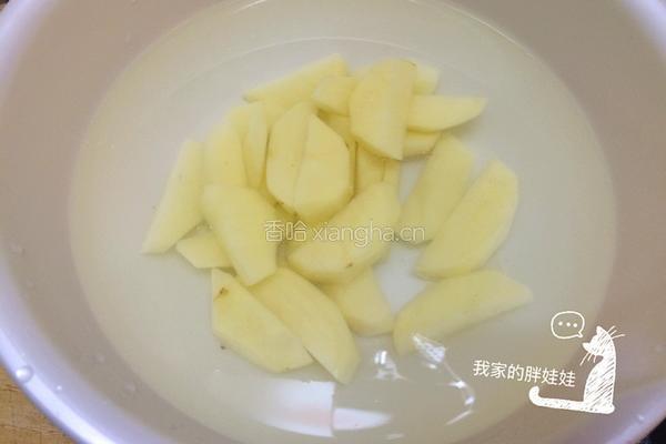 土豆焖豆角的做法图解1