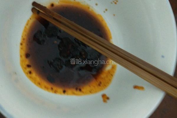 老干妈橄榄菜拌面的做法图解1