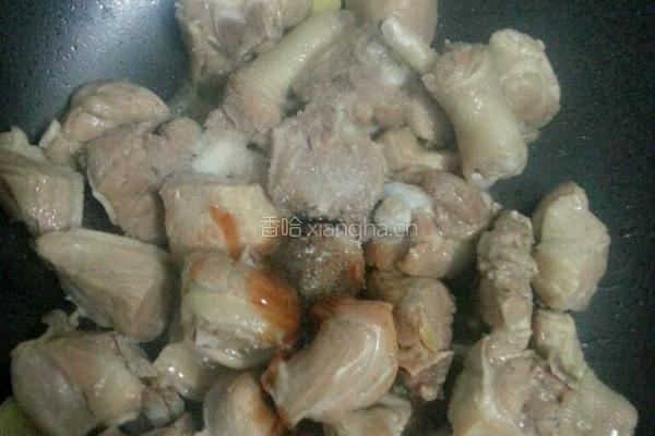 鸭腿烧黑木耳的做法图解3