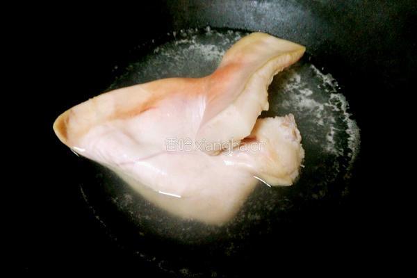 电饭煲版闷猪耳的做法图解2
