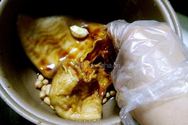 电饭煲版闷猪耳的做法图解4