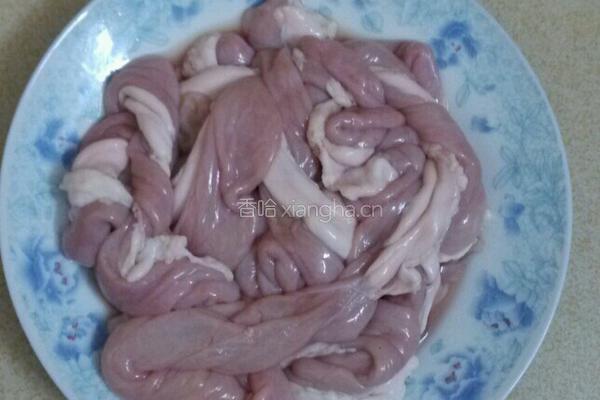 卤酱油猪小肠的做法图解1