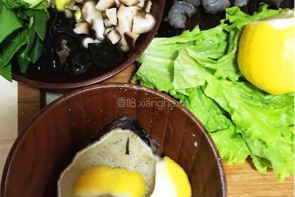 海参蔬菜小米粥的做法图解1