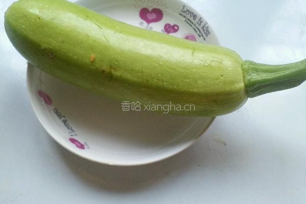 炒西葫芦的做法图解1