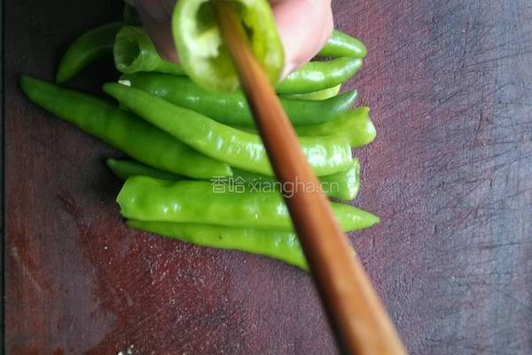 杭椒酿肉的做法图解3