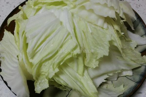 炝白菜的做法图解1