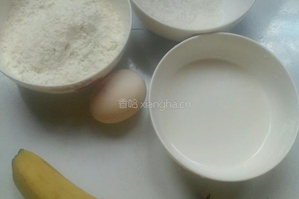草莓奶油香蕉松饼的做法图解1