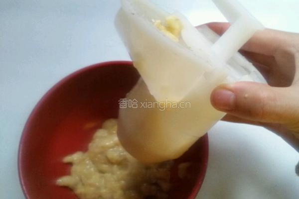 草莓奶油香蕉松饼的做法图解3