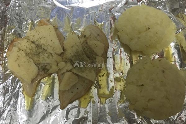 巴马臣干酪烤鸡排配土豆饼的做法图解7