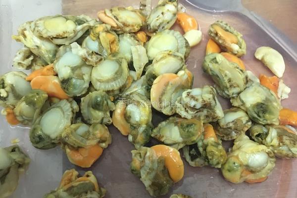 芹菜扇贝配碎培根的做法图解1