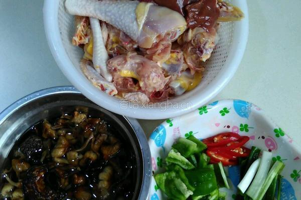 小鸡炖蘑菇的做法图解1