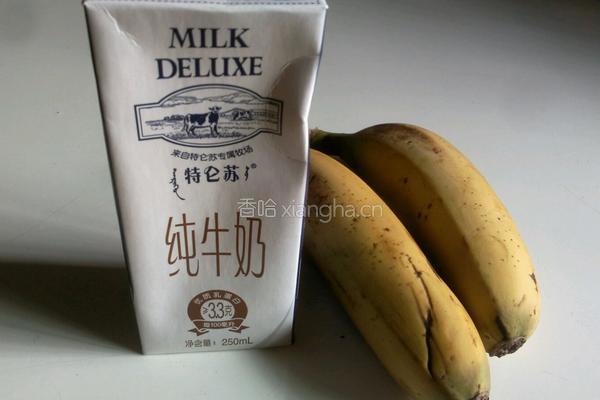 香蕉奶昔的做法图解1