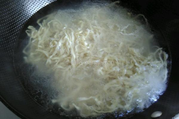 青菜鸡蛋面的做法图解3