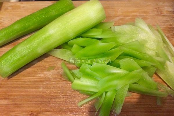 莴笋炒腊肉的做法图解1