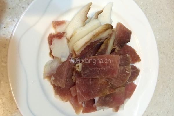 莴笋炒腊肉的做法图解2