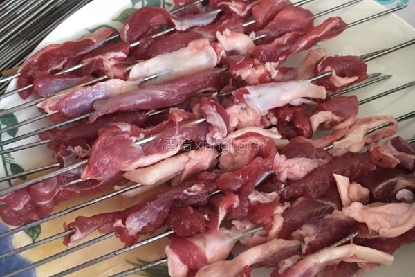 烤羊肉串的做法图解2