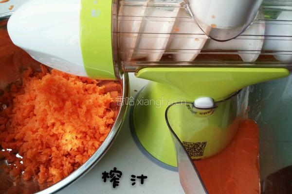 胡萝卜鸡蛋饼的做法图解1