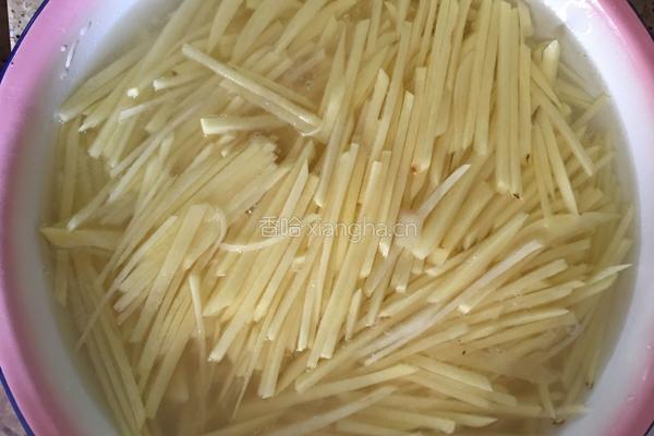 凉拌麻辣土豆丝的做法图解3