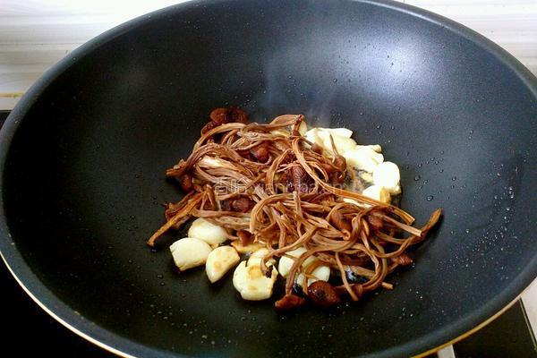 茶树菇炒杂太的做法图解8