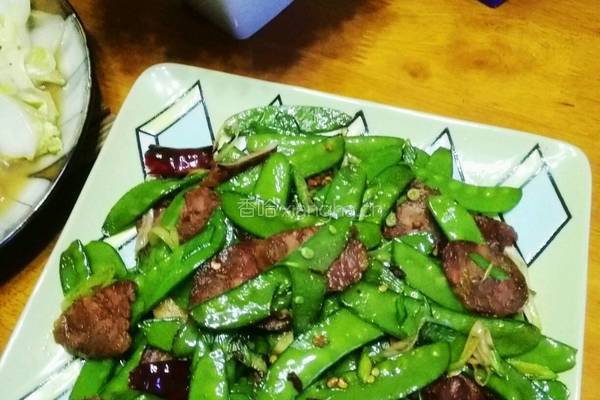 荷兰豆炒香肠的做法图解6