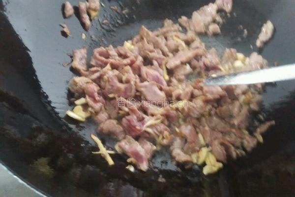 芹菜炒牛肉的做法图解4